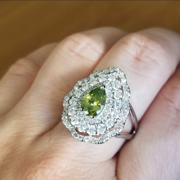 New 925 Silver Pear Cut Peridot Diamond Ring for Women